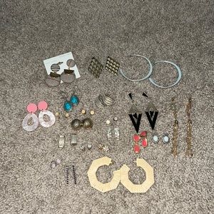 Lot of 20 earring pairs